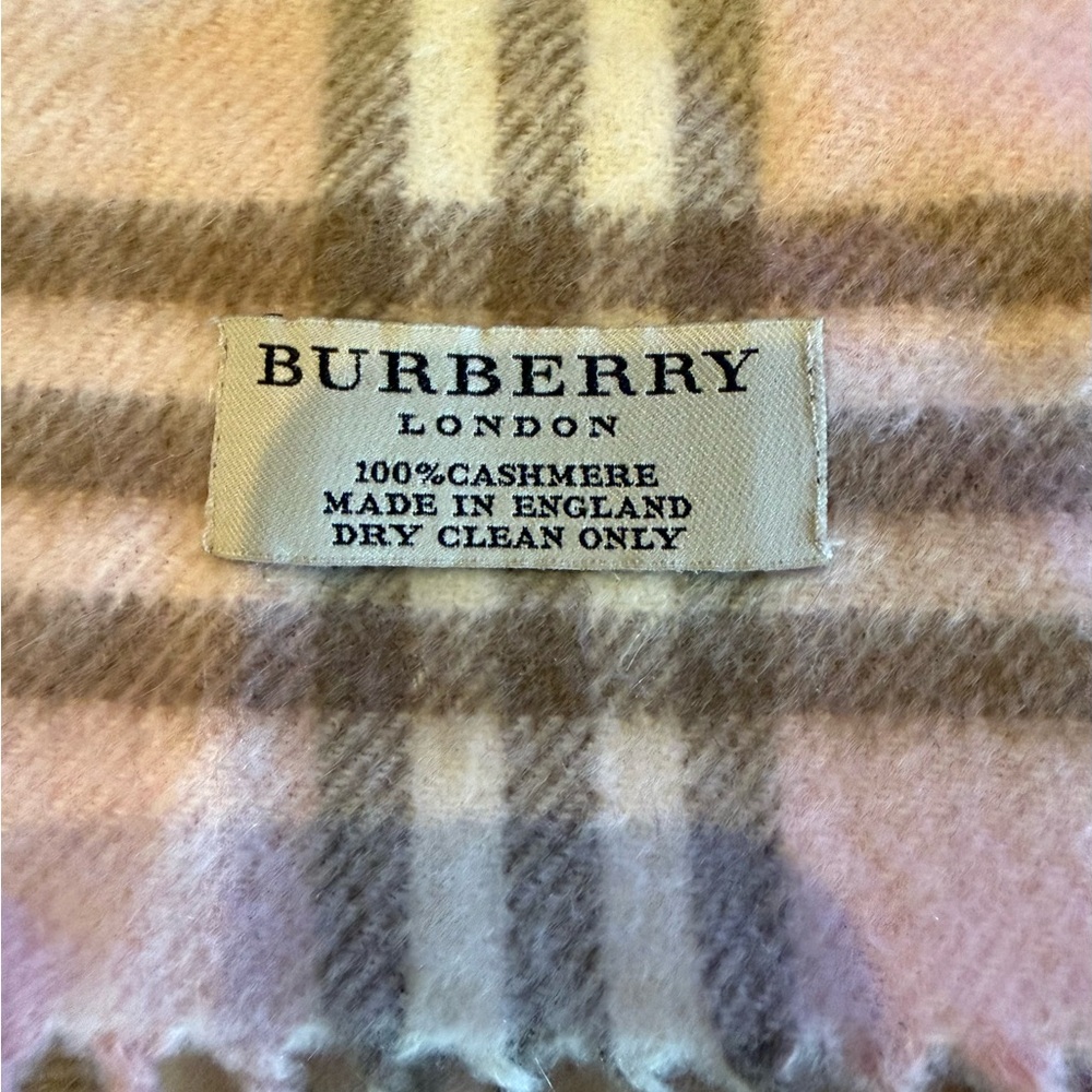 BURBERRY
Cashmere Nova Check Scarf Pink - Picture 4 of 5